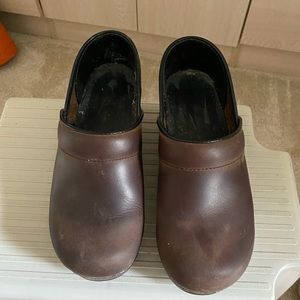Dansko Brown Clogs size 5 (35)